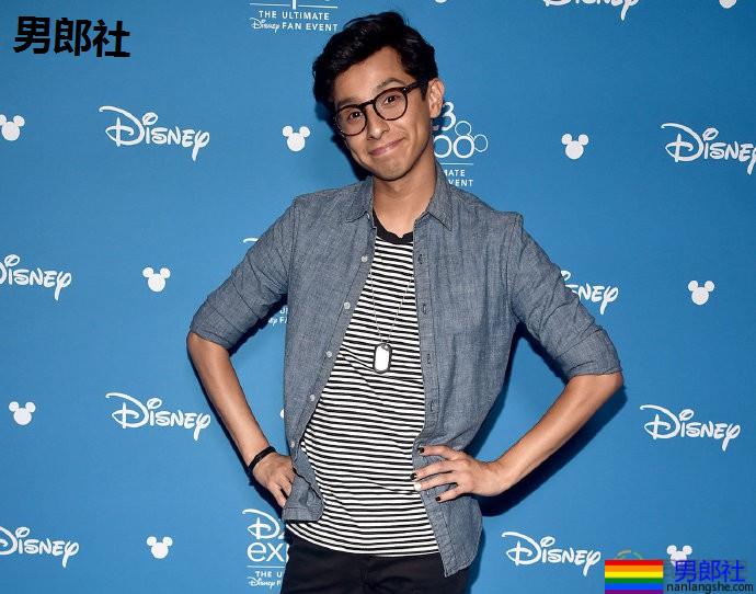 迪士尼“歌舞青春”系列终于有了一个青少年gay角色 - 51虹马 迪士尼“歌舞青春”系列终于有了一个青少年gay角色 - 51虹马