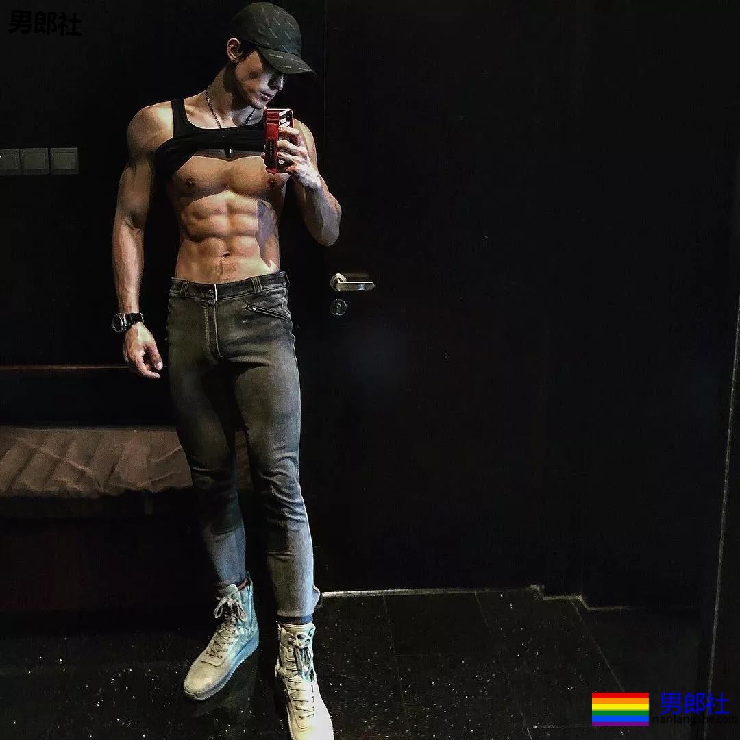 189CM体育生转战娱乐圈,实力强大被导演万里挑一 - 51虹马 189CM体育生转战娱乐圈,实力强大被导演万里挑一 - 51虹马