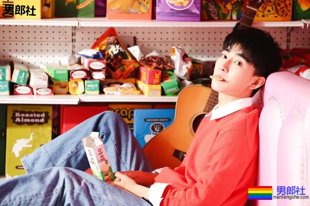 初恋脸高级脸!?活捉一窝小狼狗,我决定为他弯了! - 51虹马 初恋脸高级脸!?活捉一窝小狼狗,我决定为他弯了! - 51虹马