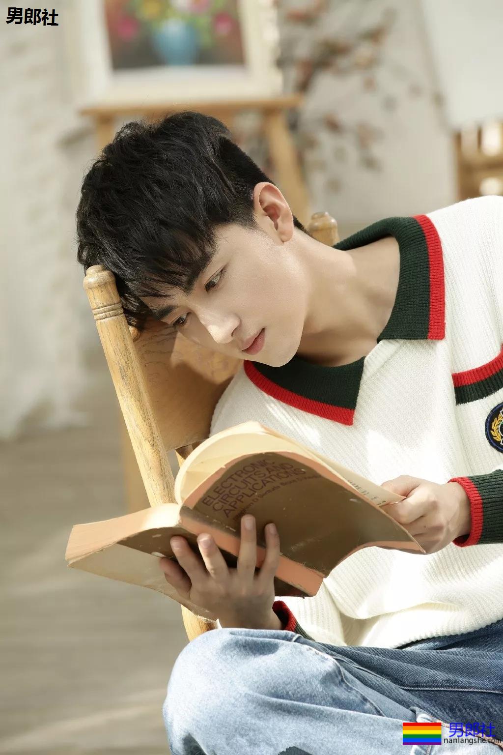 初恋脸高级脸!?活捉一窝小狼狗,我决定为他弯了! - 51虹马 初恋脸高级脸!?活捉一窝小狼狗,我决定为他弯了! - 51虹马