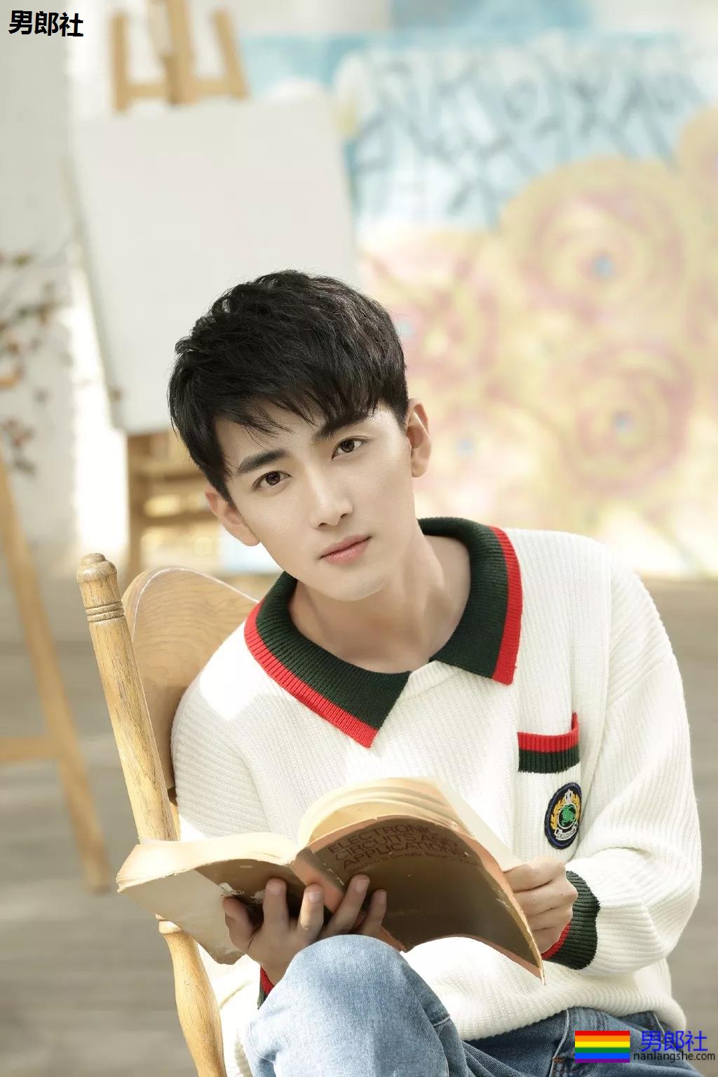 初恋脸高级脸!?活捉一窝小狼狗,我决定为他弯了! - 51虹马 初恋脸高级脸!?活捉一窝小狼狗,我决定为他弯了! - 51虹马