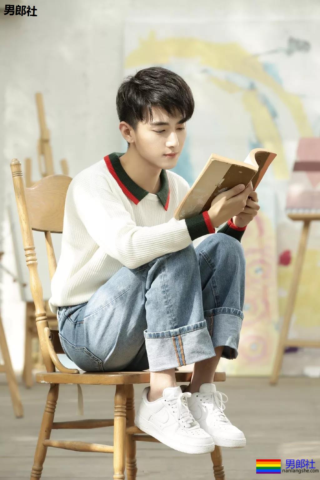 初恋脸高级脸!?活捉一窝小狼狗,我决定为他弯了! - 51虹马 初恋脸高级脸!?活捉一窝小狼狗,我决定为他弯了! - 51虹马