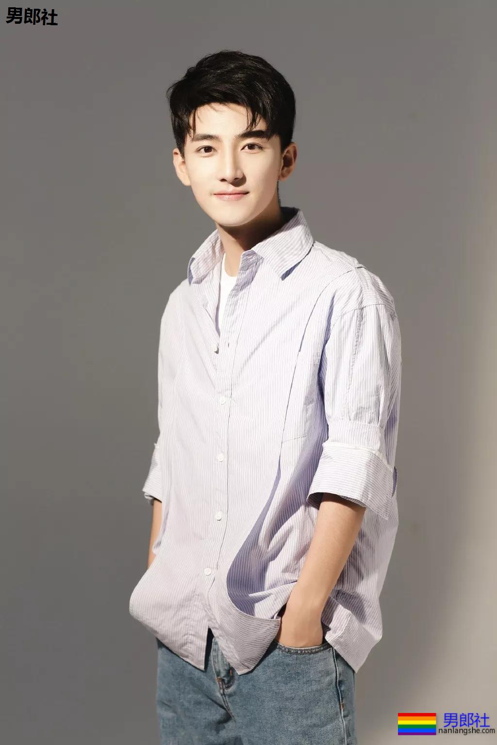 初恋脸高级脸!?活捉一窝小狼狗,我决定为他弯了! - 51虹马 初恋脸高级脸!?活捉一窝小狼狗,我决定为他弯了! - 51虹马