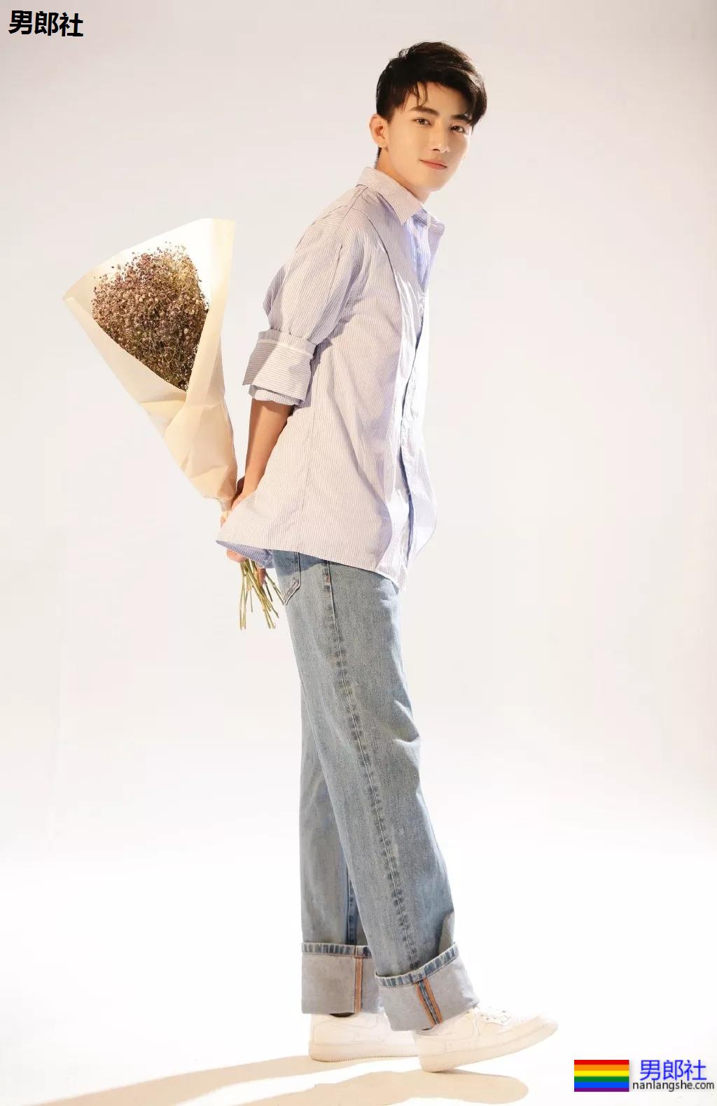 初恋脸高级脸!?活捉一窝小狼狗,我决定为他弯了! - 51虹马 初恋脸高级脸!?活捉一窝小狼狗,我决定为他弯了! - 51虹马