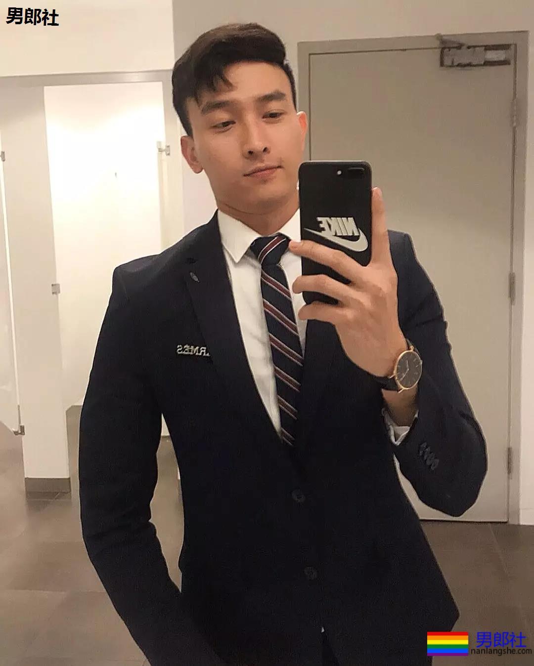 筋肉正装空少竟然玩起捆绑Paly,这个尺度也太羞涩惹~ - 51虹马 筋肉正装空少竟然玩起捆绑Paly,这个尺度也太羞涩惹~ - 51虹马