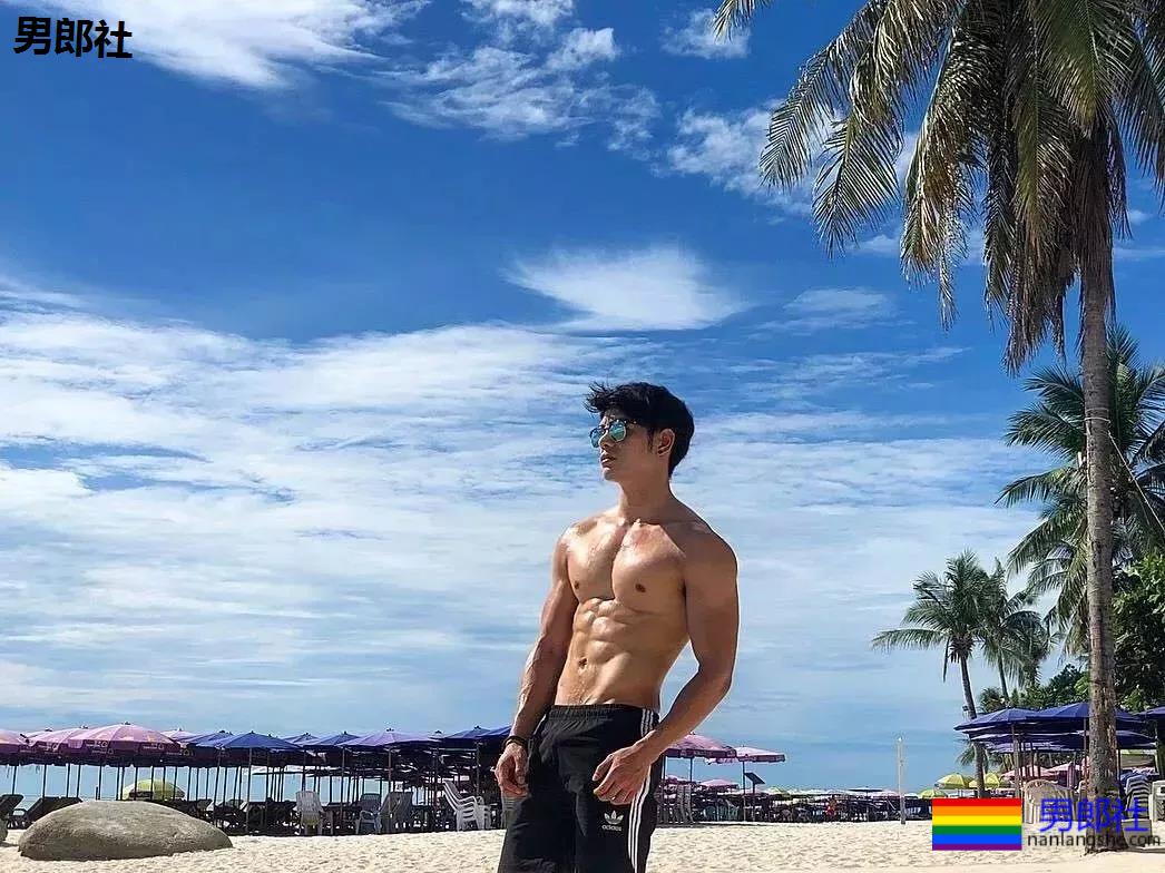 泰国小狼狗人鱼线，太阳光了趴~ - 51虹马