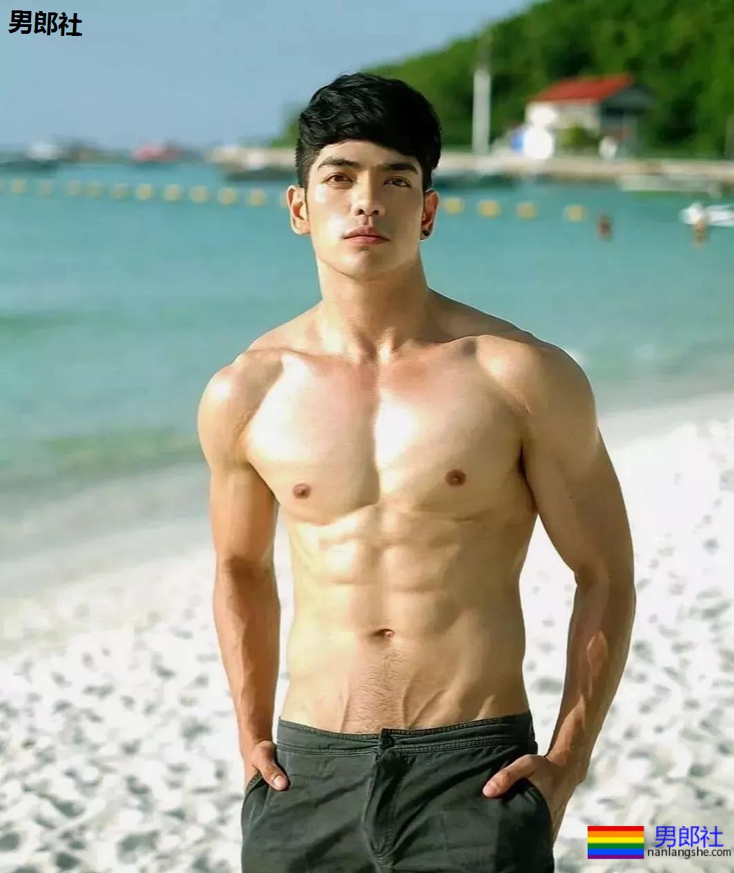 泰国小狼狗人鱼线，太阳光了趴~ - 51虹马