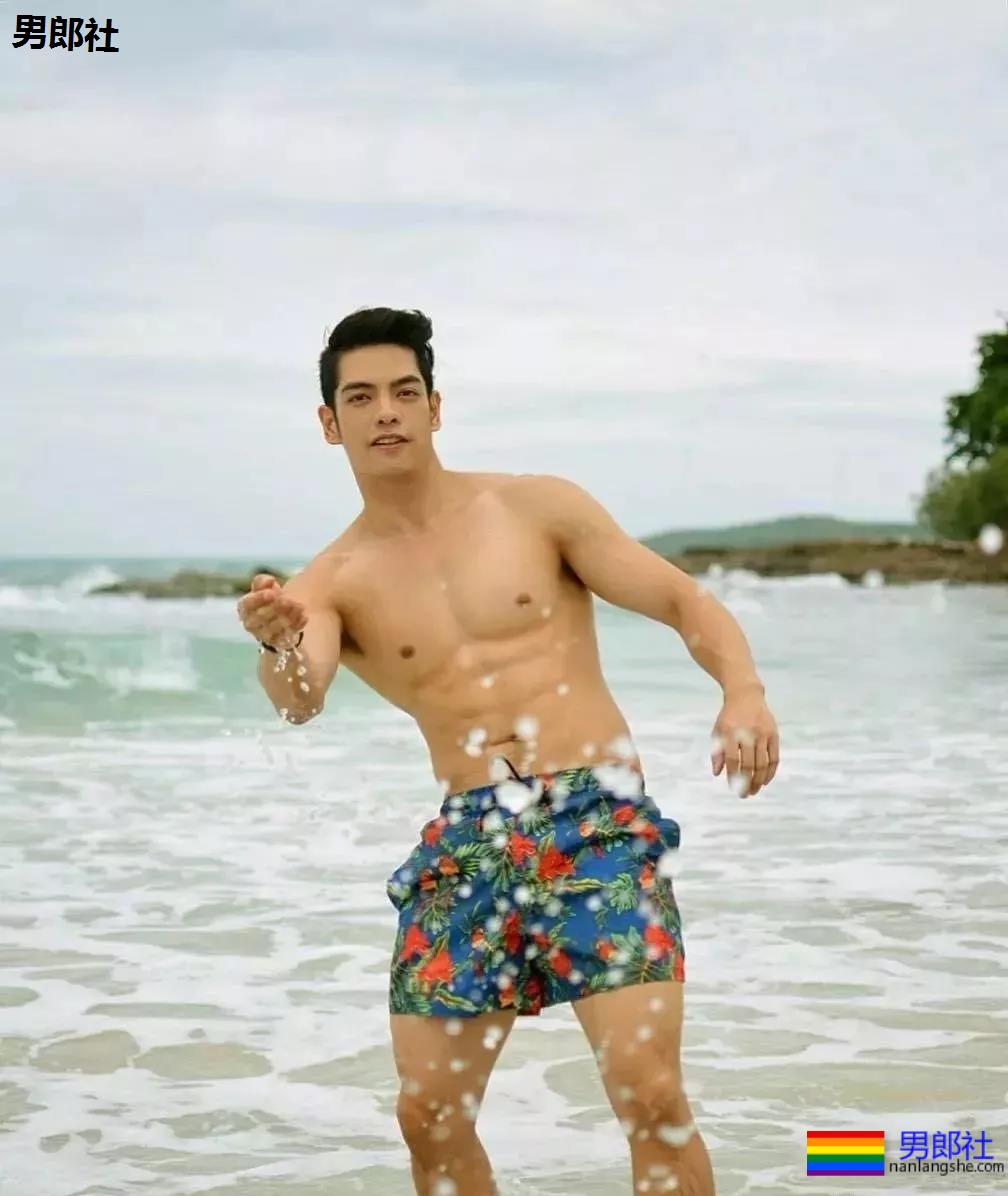 泰国小狼狗人鱼线，太阳光了趴~ - 51虹马