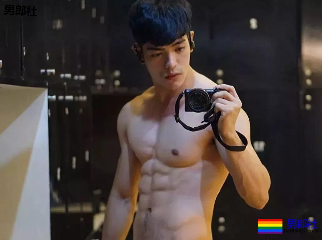 泰国小狼狗人鱼线，太阳光了趴~ - 51虹马