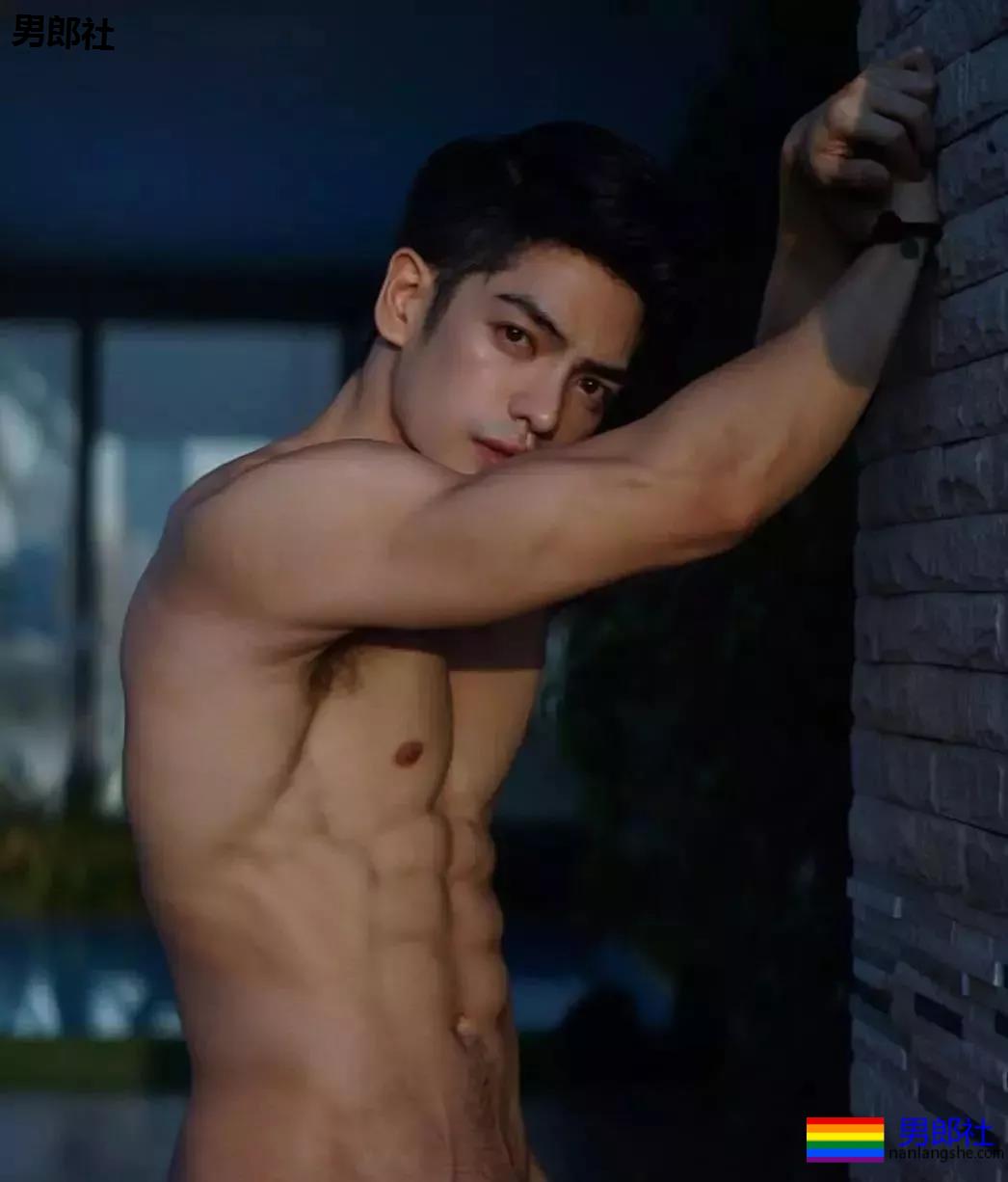 泰国小狼狗人鱼线，太阳光了趴~ - 51虹马