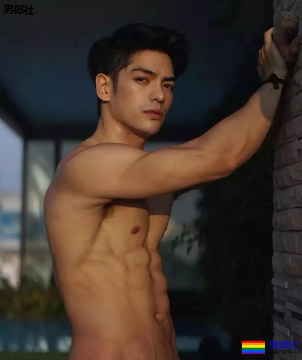 泰国小狼狗人鱼线，太阳光了趴~ - 51虹马