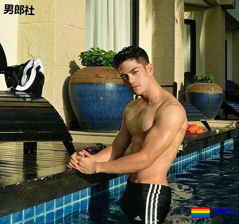 泰国小狼狗人鱼线，太阳光了趴~ - 51虹马