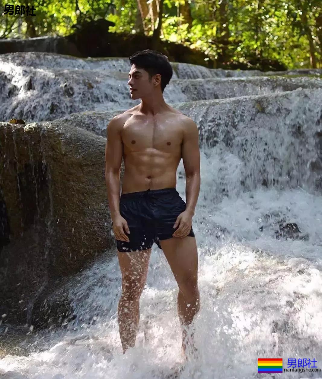 泰国小狼狗人鱼线，太阳光了趴~ - 51虹马