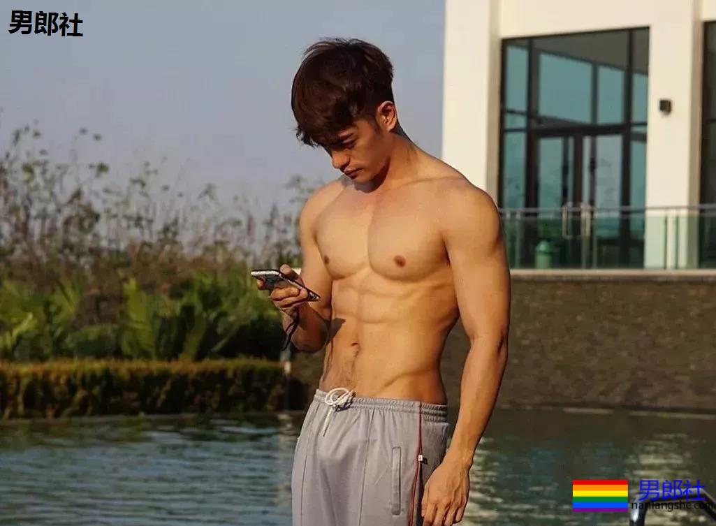 泰国小狼狗人鱼线，太阳光了趴~ - 51虹马