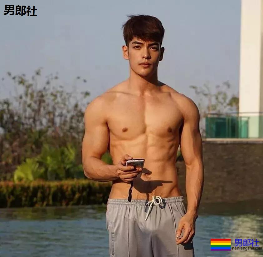 泰国小狼狗人鱼线，太阳光了趴~ - 51虹马