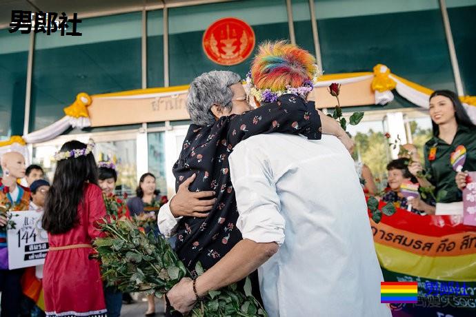 泰国同性伴侣上书宪法法院，争取合法结婚 - 51虹马