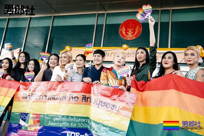泰国同性伴侣上书宪法法院，争取合法结婚 - 51虹马