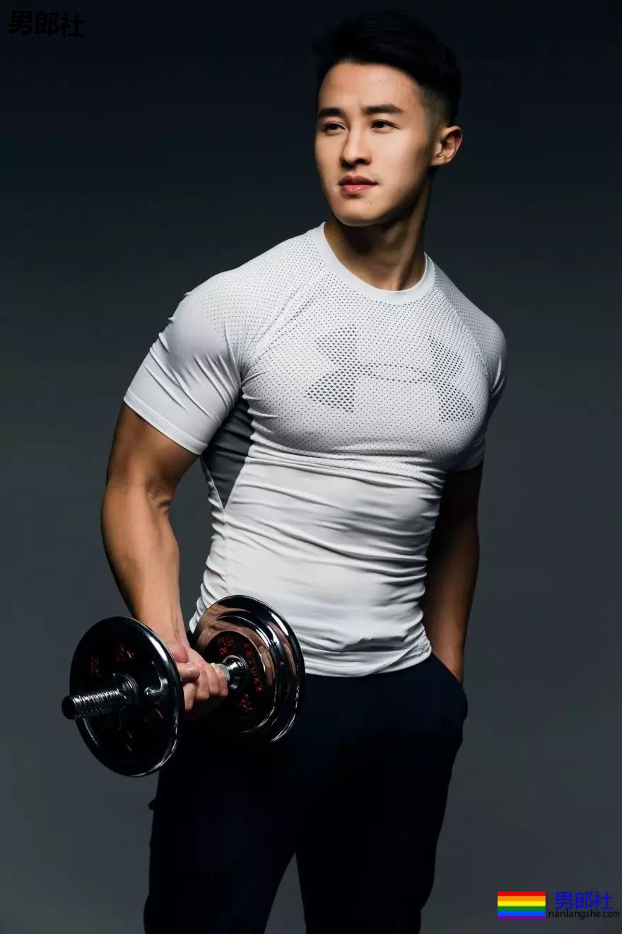 遇到家教老师正装男，见这样的翘臀该怎么办？ - 51虹马