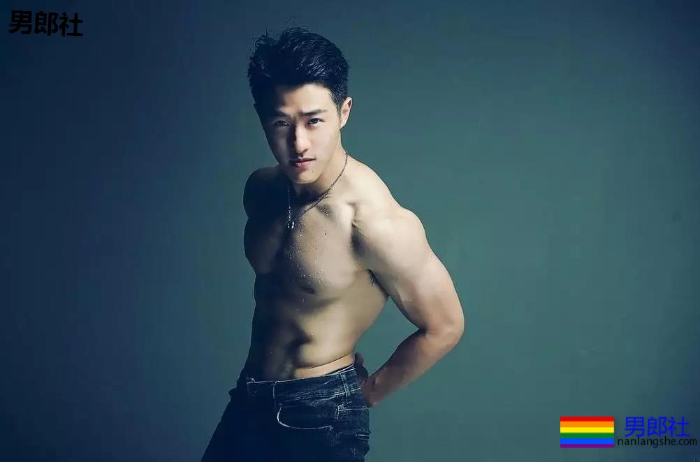 遇到家教老师正装男，见这样的翘臀该怎么办？ - 51虹马