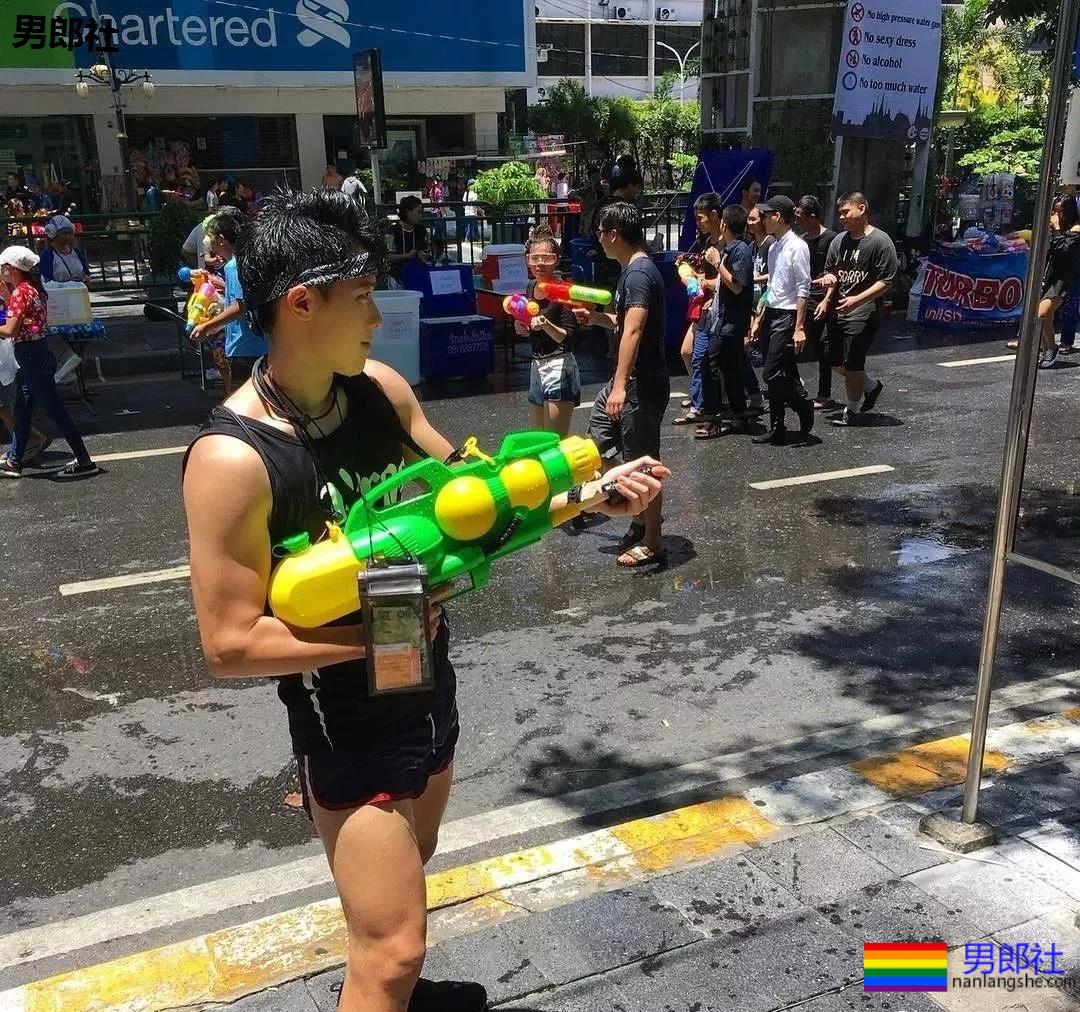 遇到家教老师正装男，见这样的翘臀该怎么办？ - 51虹马