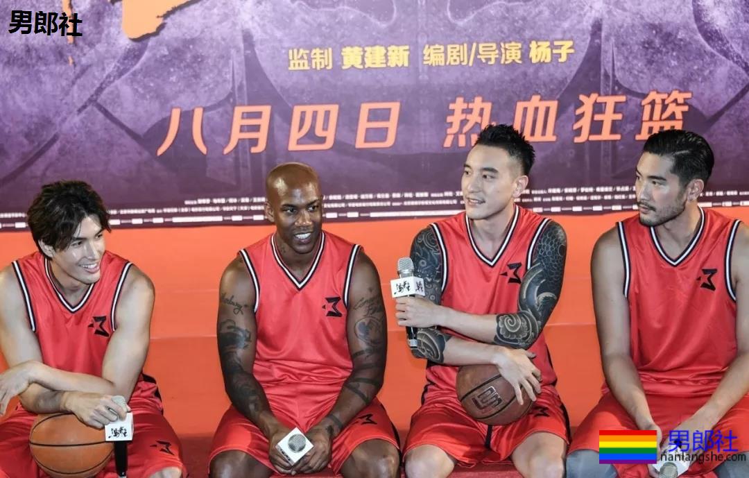 王阳明发文悼念高以翔，一张照片显两人关系匪浅 - 51虹马