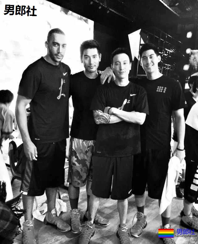 王阳明发文悼念高以翔，一张照片显两人关系匪浅 - 51虹马