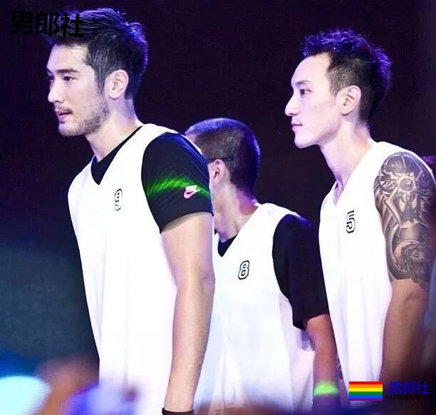 王阳明发文悼念高以翔，一张照片显两人关系匪浅 - 51虹马