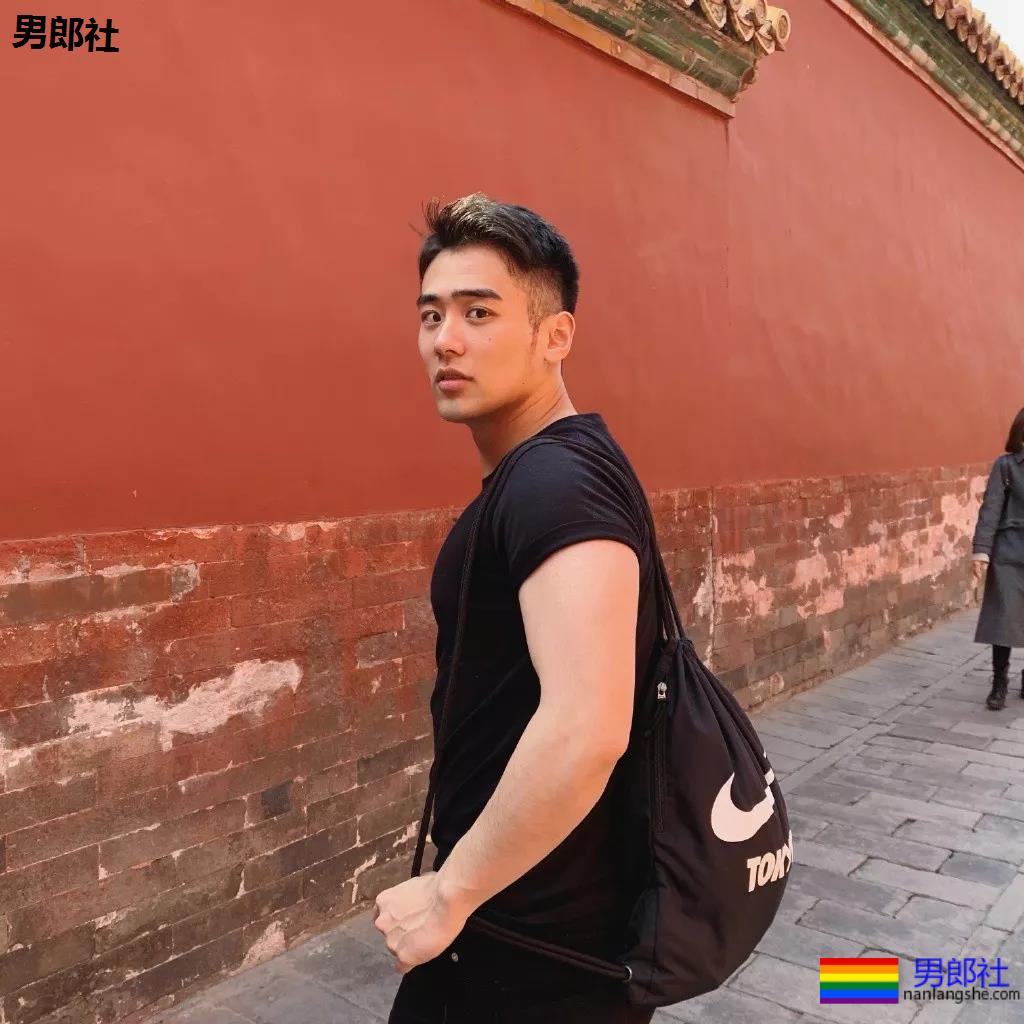 北体肌肉校草成翘臀网红！肥臀壮腿的篮球体育生，姿势太撩人了吧！ - 51虹马