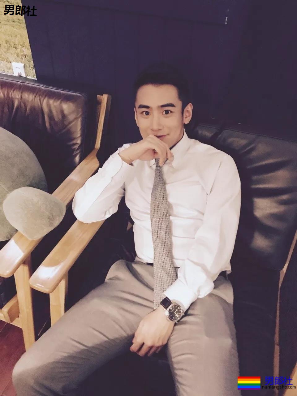 北体肌肉校草成翘臀网红！肥臀壮腿的篮球体育生，姿势太撩人了吧！ - 51虹马