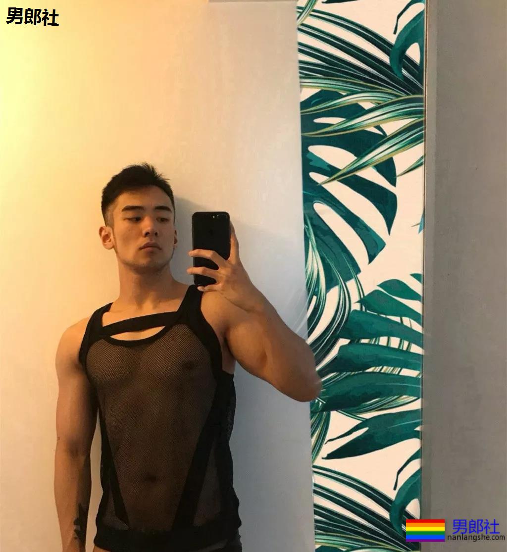 北体肌肉校草成翘臀网红！肥臀壮腿的篮球体育生，姿势太撩人了吧！ - 51虹马