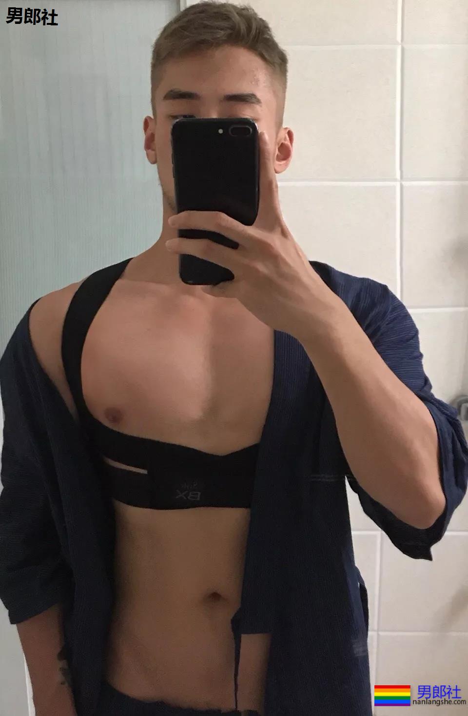 北体肌肉校草成翘臀网红！肥臀壮腿的篮球体育生，姿势太撩人了吧！ - 51虹马