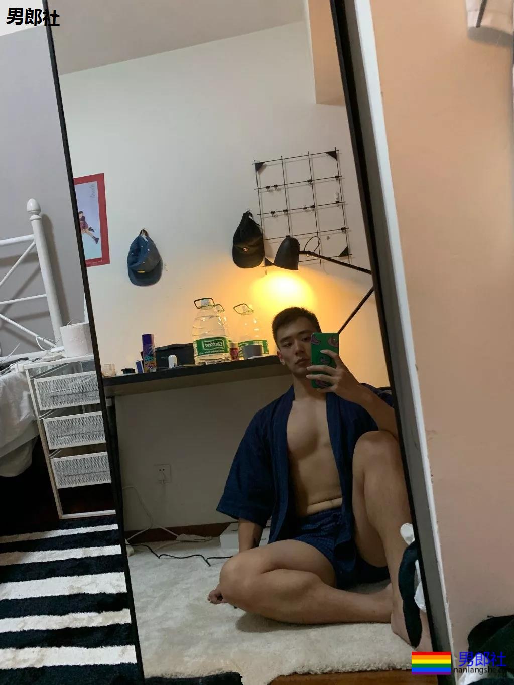 北体肌肉校草成翘臀网红！肥臀壮腿的篮球体育生，姿势太撩人了吧！ - 51虹马