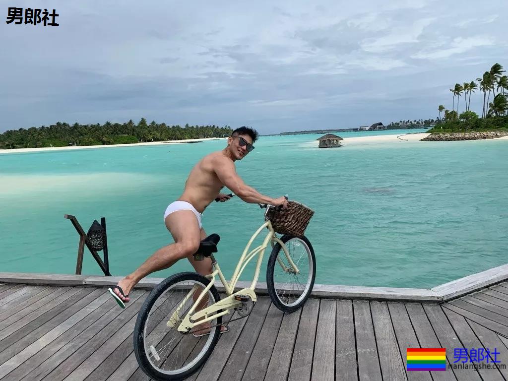 北体肌肉校草成翘臀网红！肥臀壮腿的篮球体育生，姿势太撩人了吧！ - 51虹马