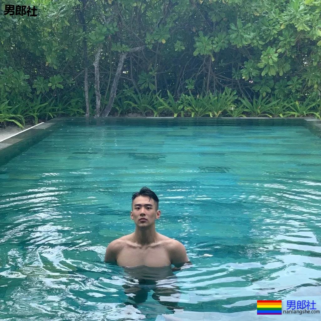 北体肌肉校草成翘臀网红！肥臀壮腿的篮球体育生，姿势太撩人了吧！ - 51虹马