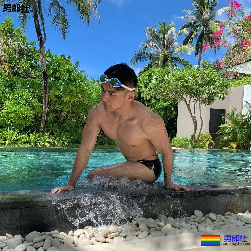 北体肌肉校草成翘臀网红！肥臀壮腿的篮球体育生，姿势太撩人了吧！ - 51虹马