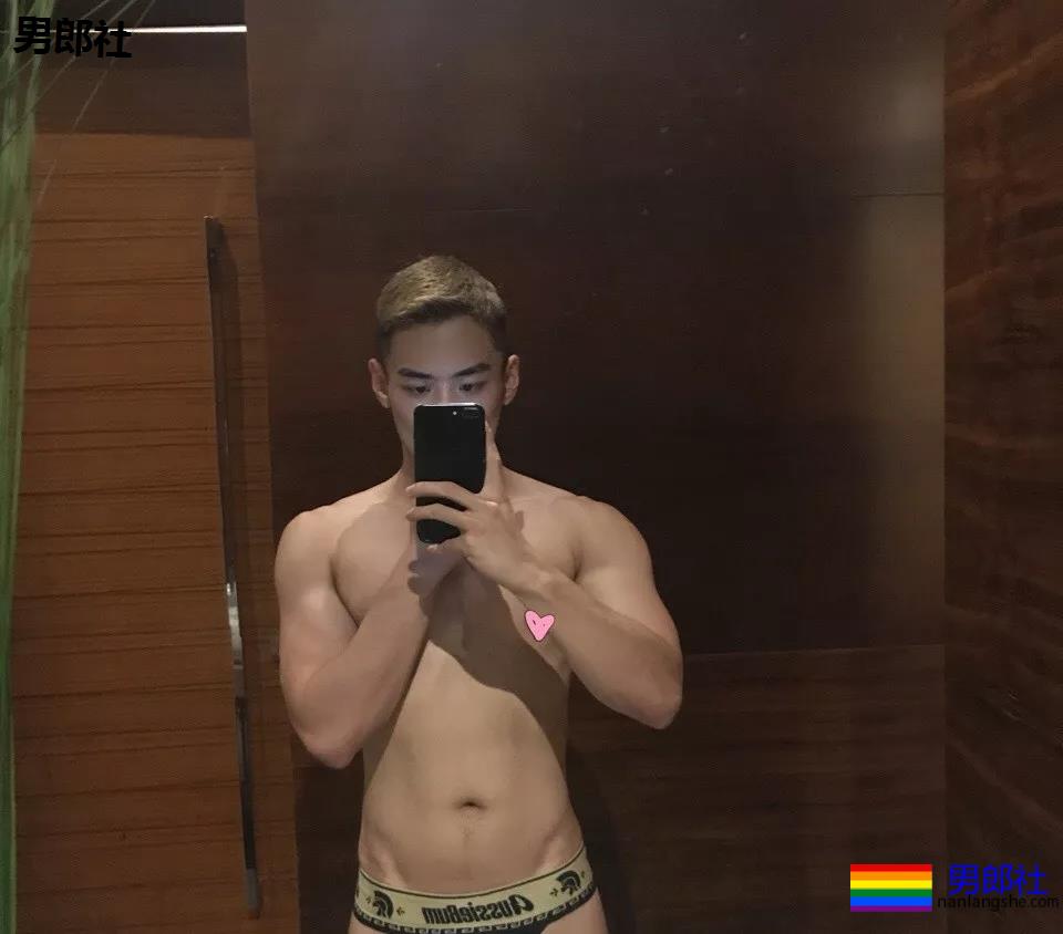 北体肌肉校草成翘臀网红！肥臀壮腿的篮球体育生，姿势太撩人了吧！ - 51虹马