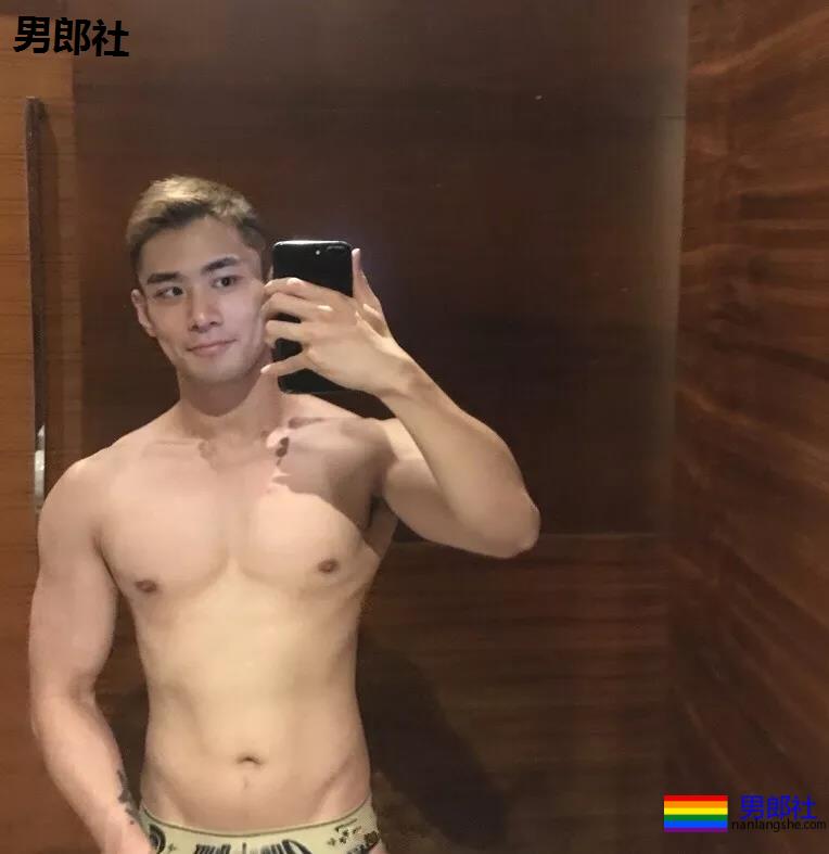 北体肌肉校草成翘臀网红！肥臀壮腿的篮球体育生，姿势太撩人了吧！ - 51虹马