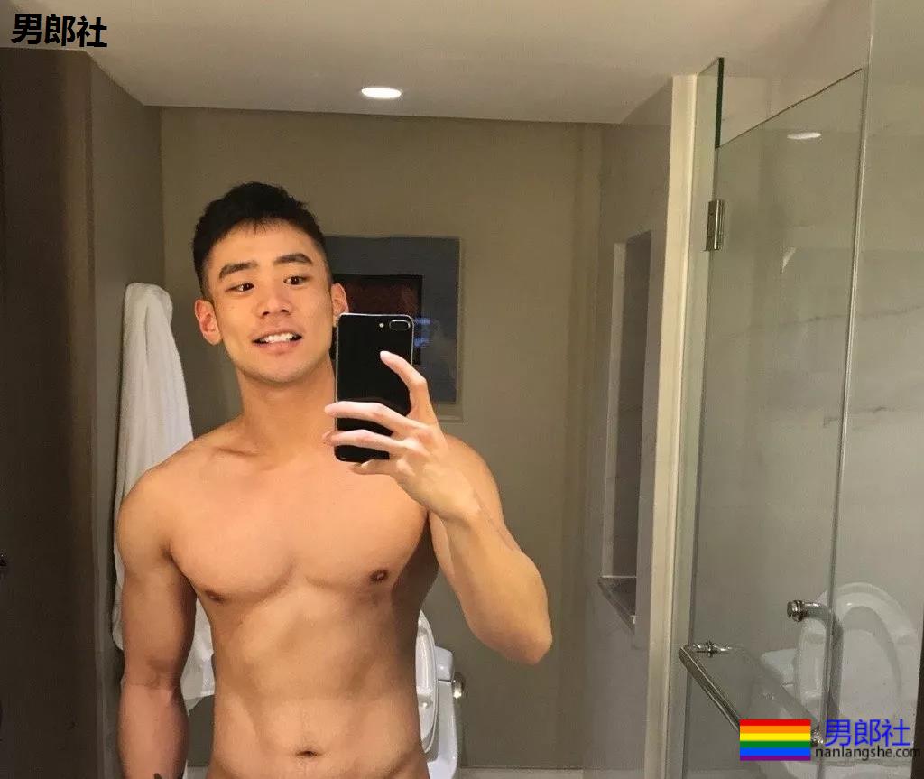 北体肌肉校草成翘臀网红！肥臀壮腿的篮球体育生，姿势太撩人了吧！ - 51虹马