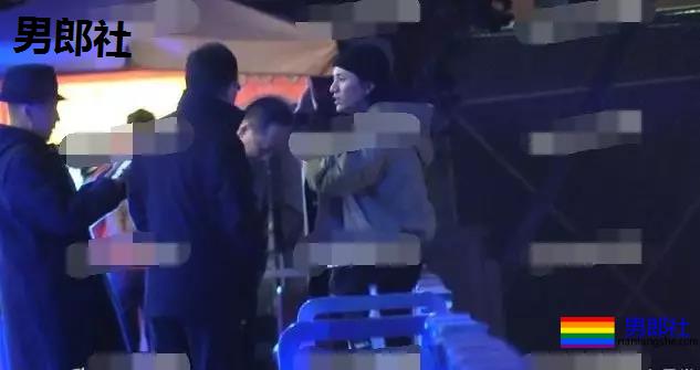 陈坤深夜与男子热聊，告别时被对方亲了一口？ - 51虹马