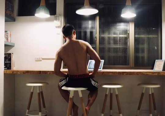 一步小心!洗澡滑到坐沐浴露上?... - 51虹马 一步小心!洗澡滑到坐沐浴露上?... - 51虹马