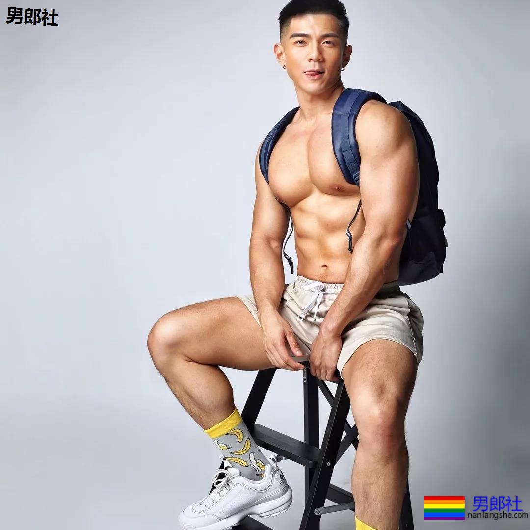 樊野家的粗腿体育生男模，暴筋腱子肉身材，哪哪都太强！ - 51虹马