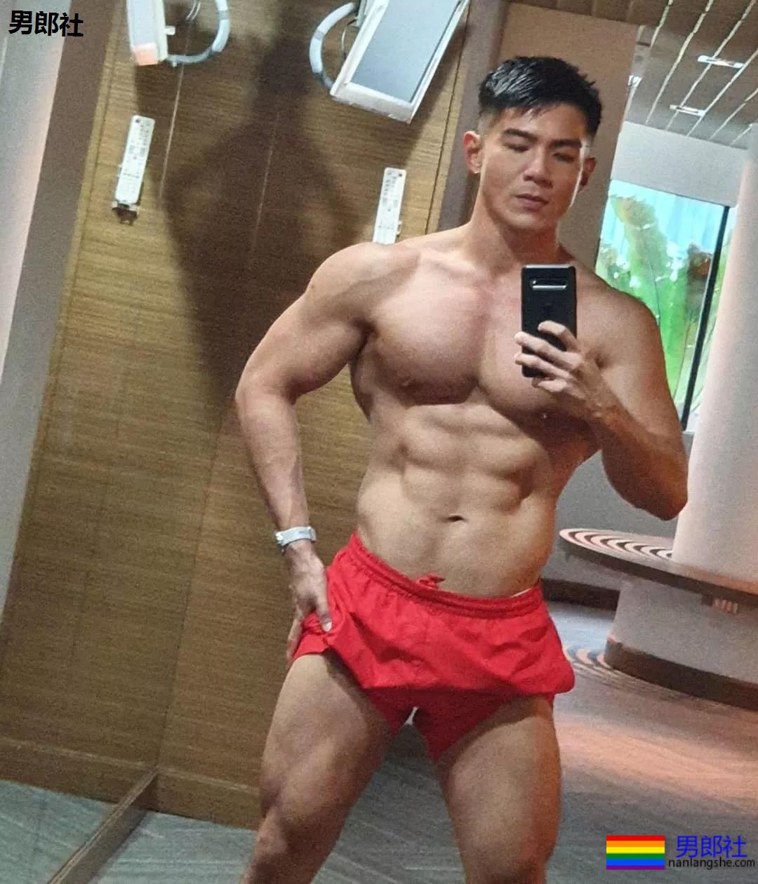 樊野家的粗腿体育生男模，暴筋腱子肉身材，哪哪都太强！ - 51虹马