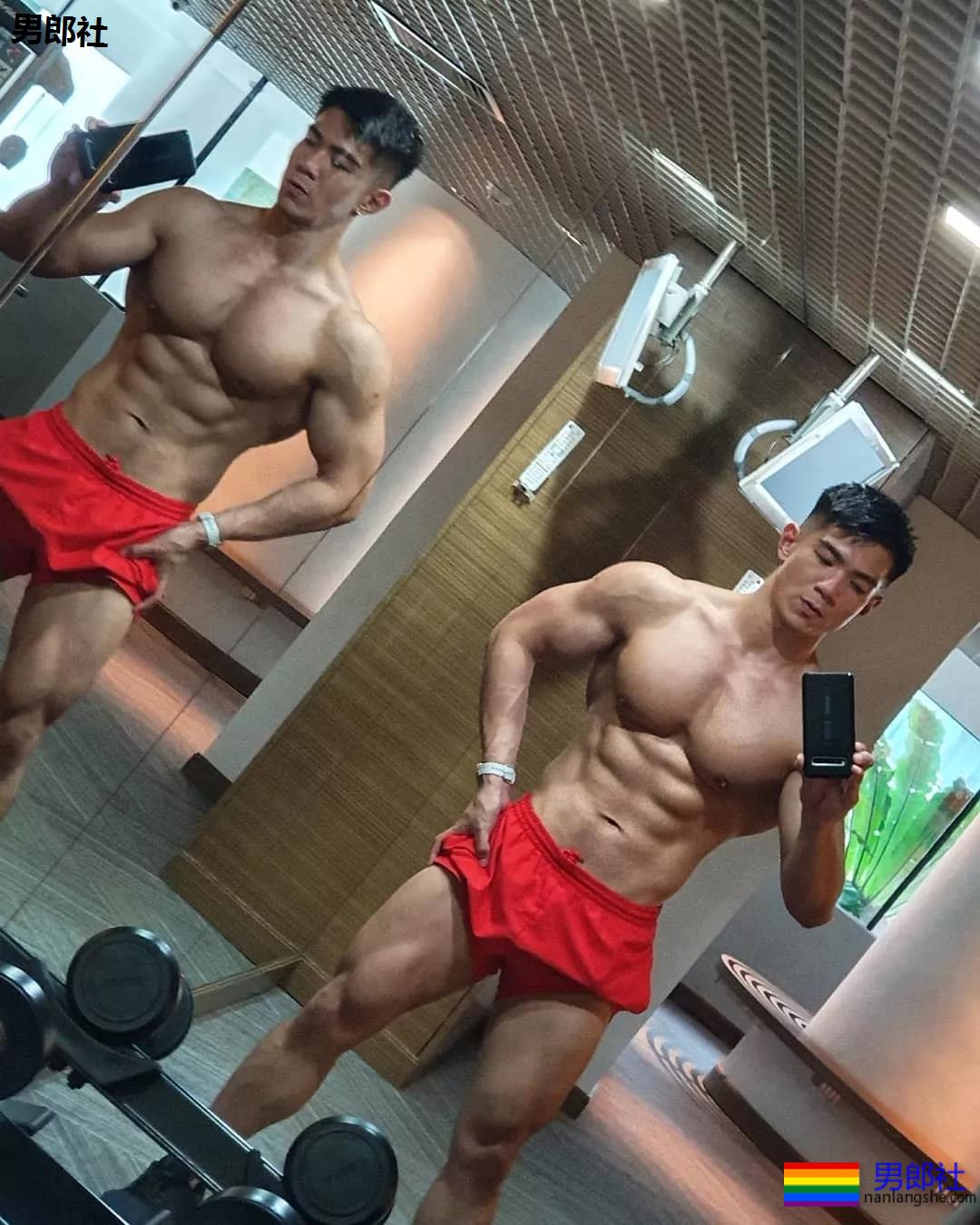 樊野家的粗腿体育生男模，暴筋腱子肉身材，哪哪都太强！ - 51虹马