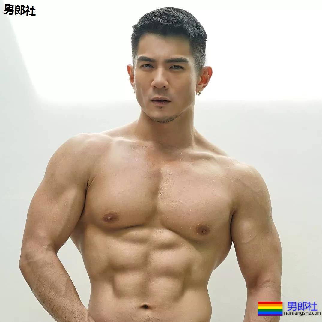 樊野家的粗腿体育生男模，暴筋腱子肉身材，哪哪都太强！ - 51虹马