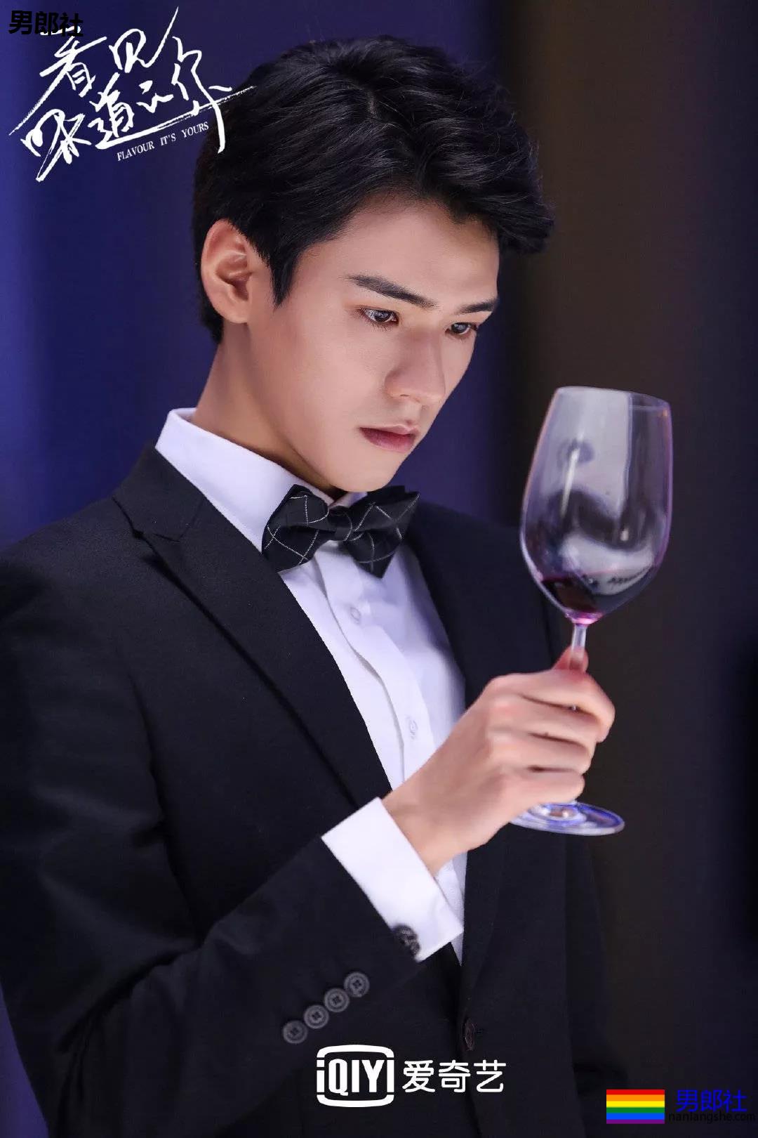 演过腐剧与男CP拍浴室戏!高颜长腿小狼狗演绎霸道总裁,做你男友愿意吗? - 51虹马 演过腐剧与男CP拍浴室戏!高颜长腿小狼狗演绎霸道总裁,做你男友愿意吗? - 51虹马