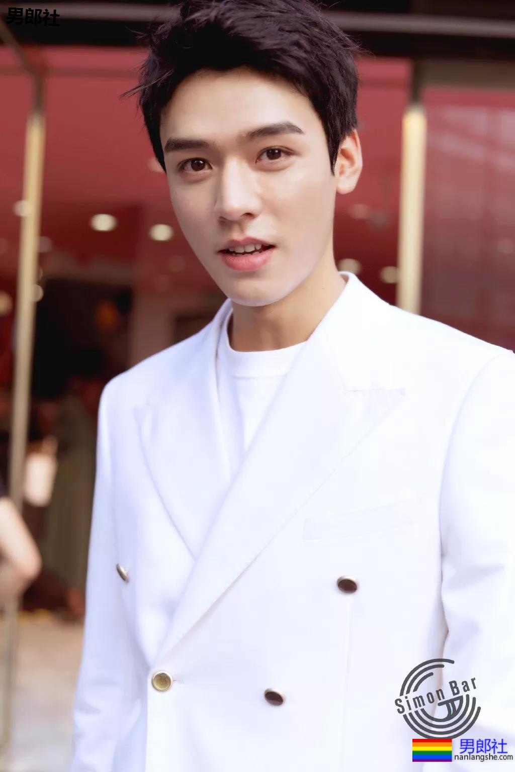 演过腐剧与男CP拍浴室戏!高颜长腿小狼狗演绎霸道总裁,做你男友愿意吗? - 51虹马 演过腐剧与男CP拍浴室戏!高颜长腿小狼狗演绎霸道总裁,做你男友愿意吗? - 51虹马