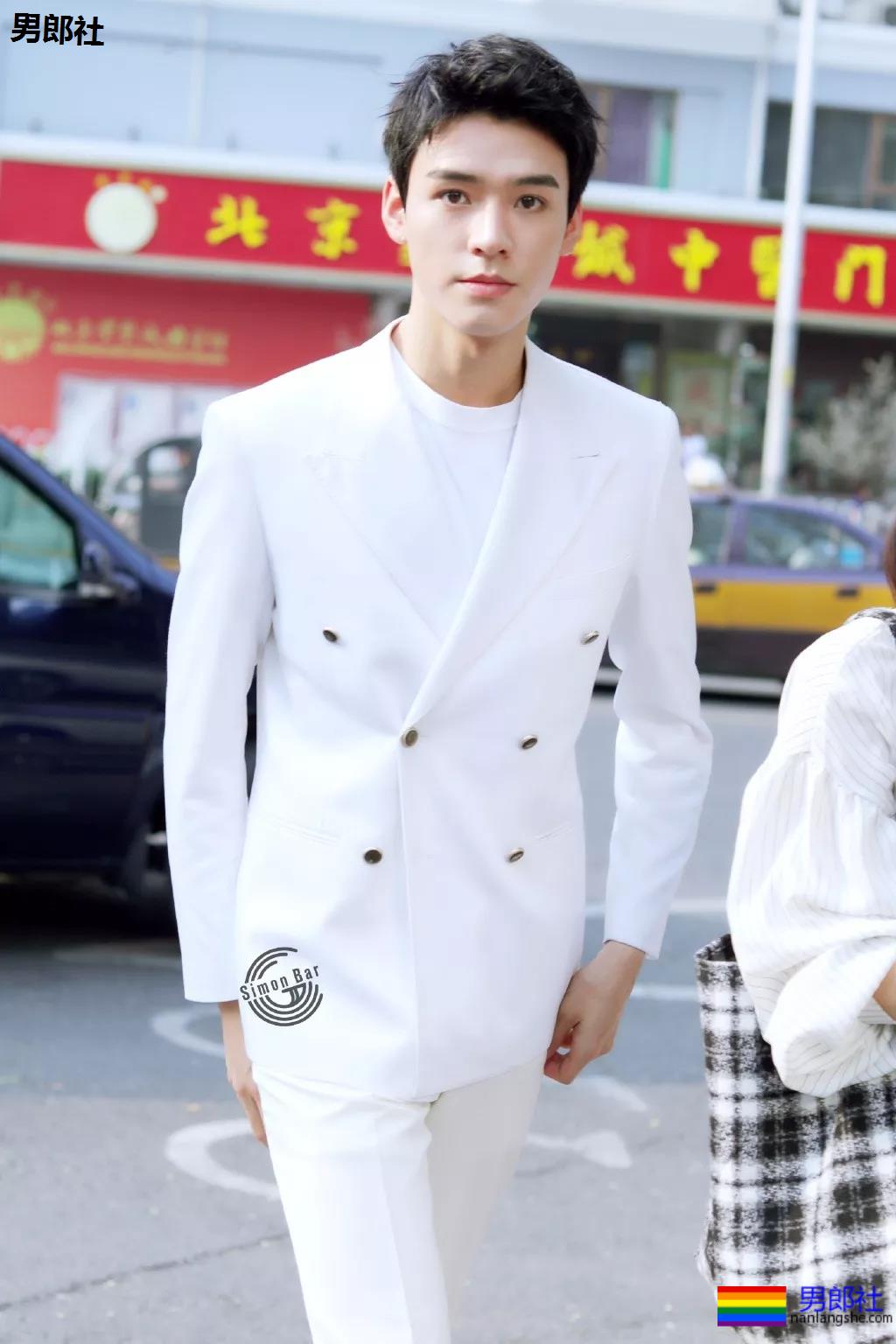 演过腐剧与男CP拍浴室戏!高颜长腿小狼狗演绎霸道总裁,做你男友愿意吗? - 51虹马 演过腐剧与男CP拍浴室戏!高颜长腿小狼狗演绎霸道总裁,做你男友愿意吗? - 51虹马