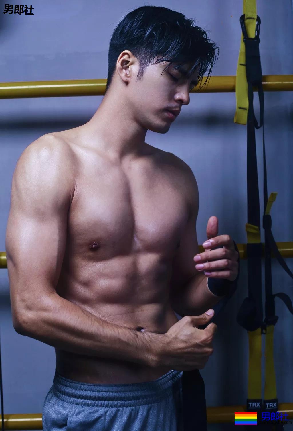 演过腐剧与男CP拍浴室戏!高颜长腿小狼狗演绎霸道总裁,做你男友愿意吗? - 51虹马 演过腐剧与男CP拍浴室戏!高颜长腿小狼狗演绎霸道总裁,做你男友愿意吗? - 51虹马