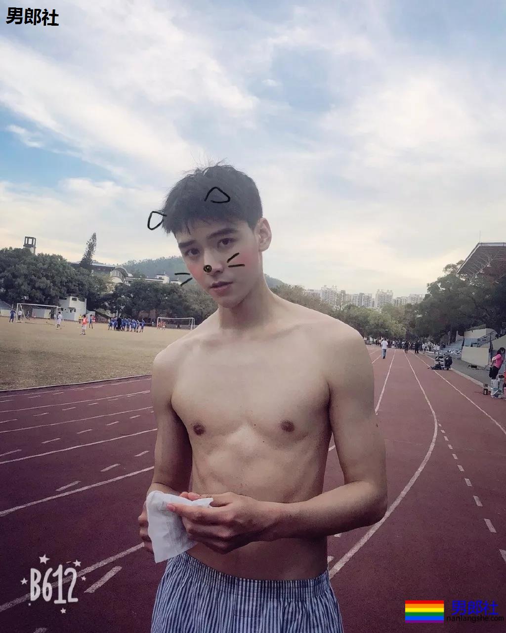 演过腐剧与男CP拍浴室戏!高颜长腿小狼狗演绎霸道总裁,做你男友愿意吗? - 51虹马 演过腐剧与男CP拍浴室戏!高颜长腿小狼狗演绎霸道总裁,做你男友愿意吗? - 51虹马