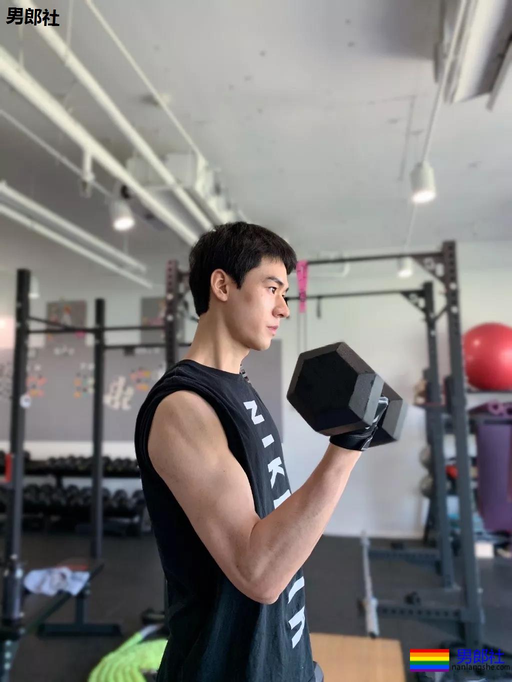 演过腐剧与男CP拍浴室戏!高颜长腿小狼狗演绎霸道总裁,做你男友愿意吗? - 51虹马 演过腐剧与男CP拍浴室戏!高颜长腿小狼狗演绎霸道总裁,做你男友愿意吗? - 51虹马